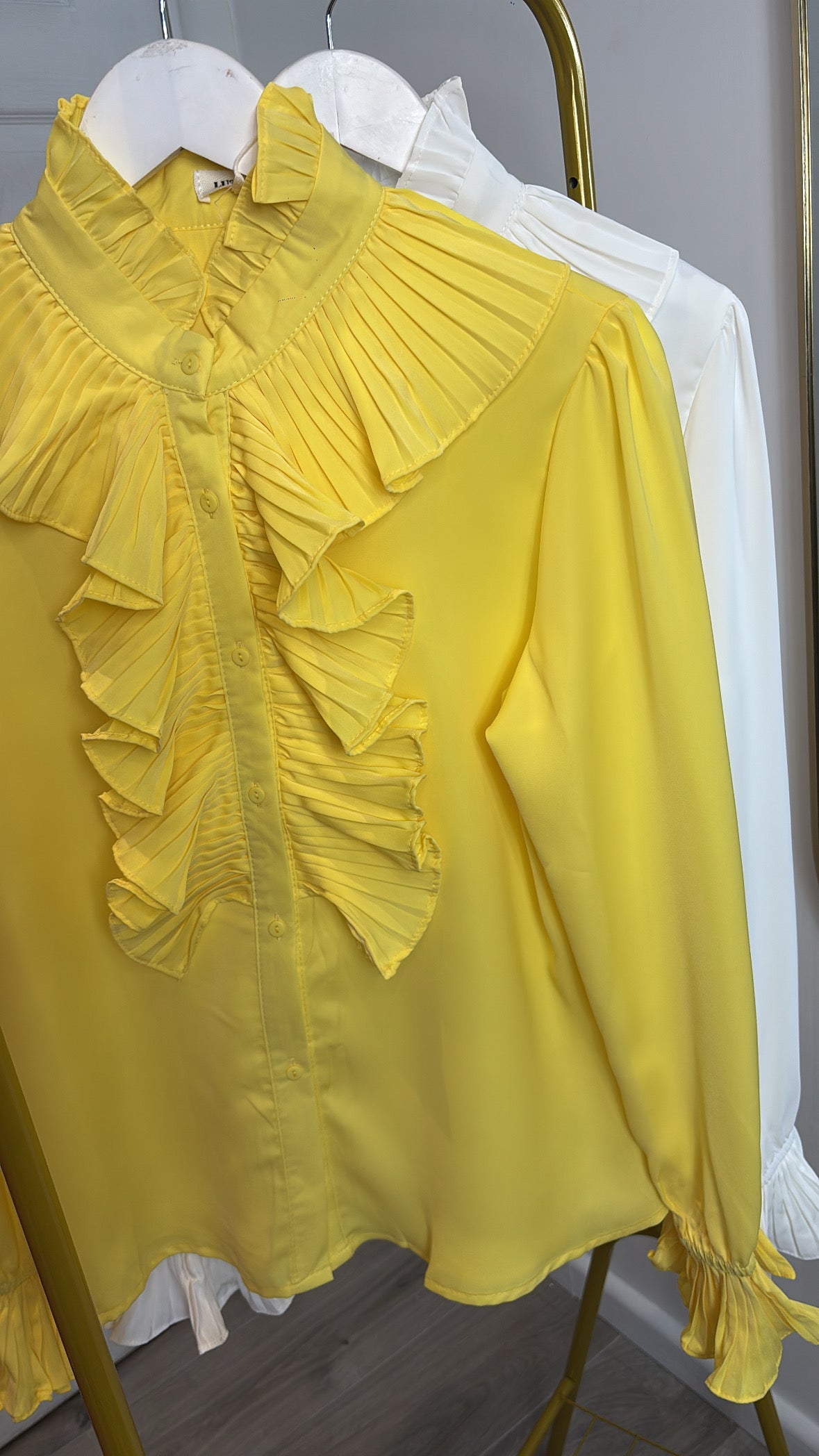 Frill blouse